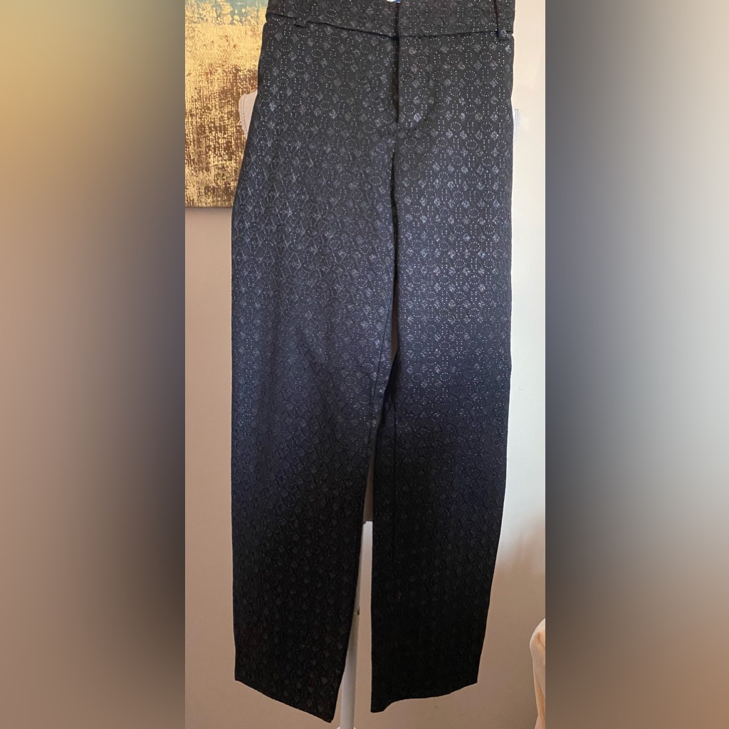 Old Navy Pixie Cut Pant ~ Silver Threaded Pattern